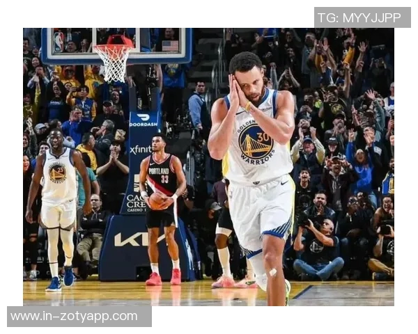 库里半场表现抢眼7投5中贡献14分2助攻三分球命中率高达60成为全队得分王