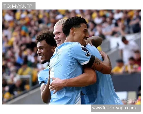 詹俊现场解说曼城对阵利物浦社媒晒照展现紧张氛围与激情时刻